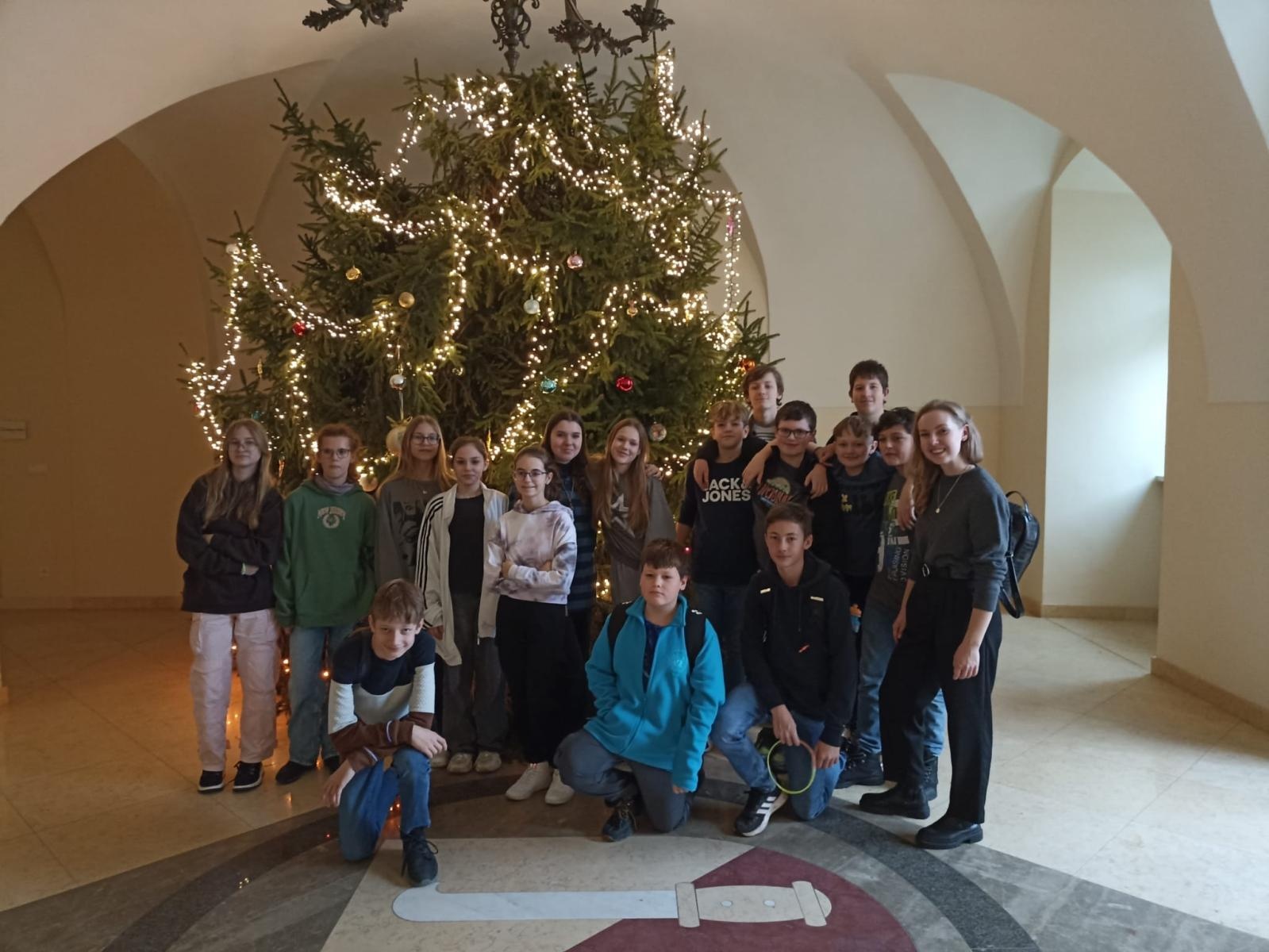 Zdjęcie w galerii na portalu naszwodzislaw.com: Goście z Krasnego Pola w zawadzkiej szkole wiadomości z regionu