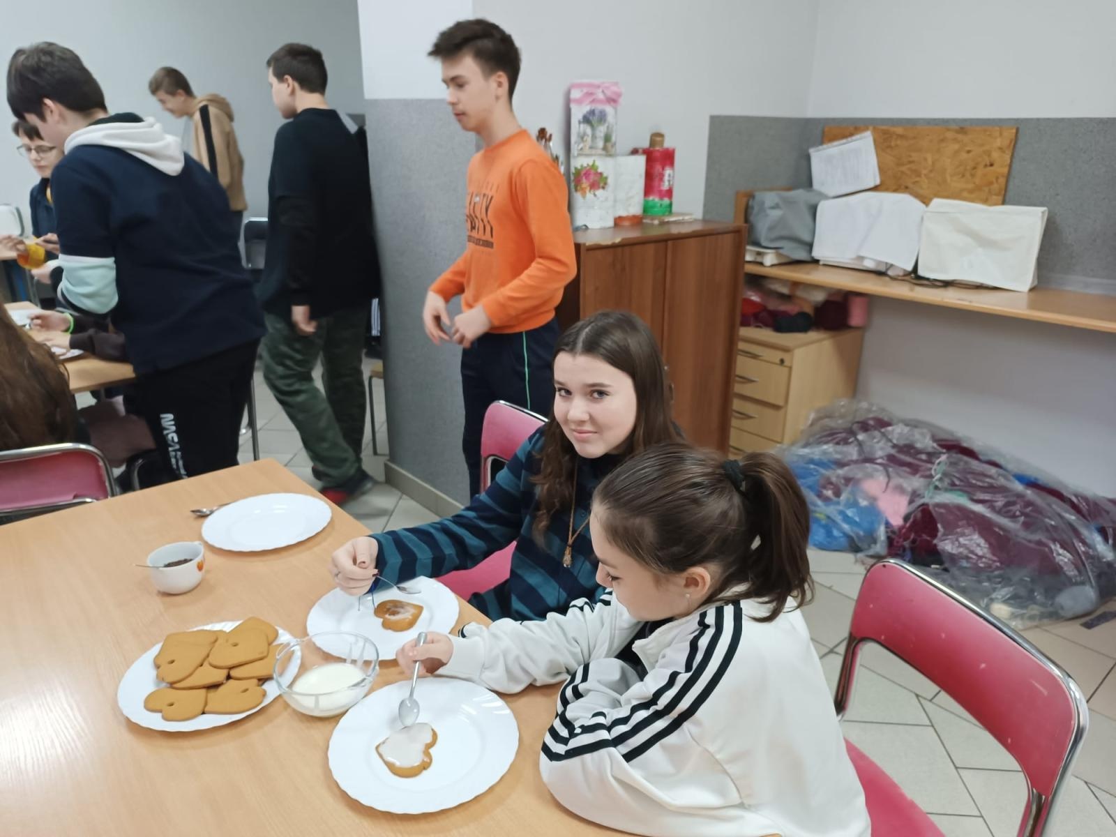 Zdjęcie w galerii na portalu naszwodzislaw.com: Goście z Krasnego Pola w zawadzkiej szkole wiadomości z regionu