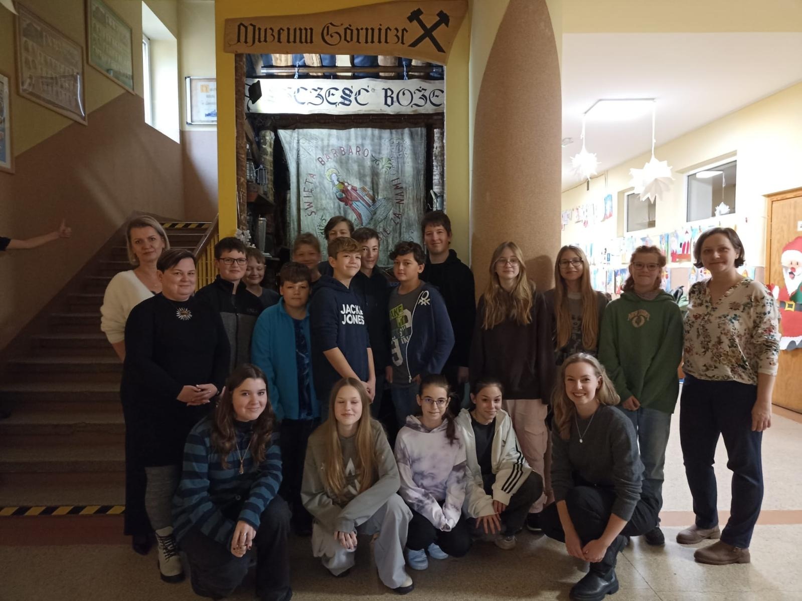 Zdjęcie w galerii na portalu naszwodzislaw.com: Goście z Krasnego Pola w zawadzkiej szkole wiadomości z regionu