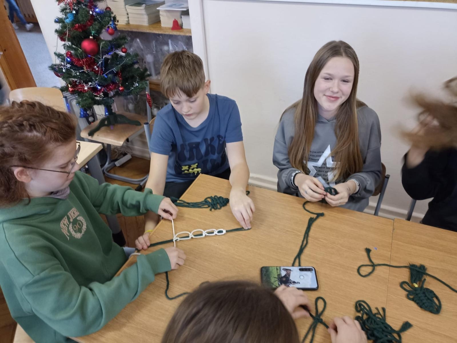 Zdjęcie w galerii na portalu naszwodzislaw.com: Goście z Krasnego Pola w zawadzkiej szkole wiadomości z regionu