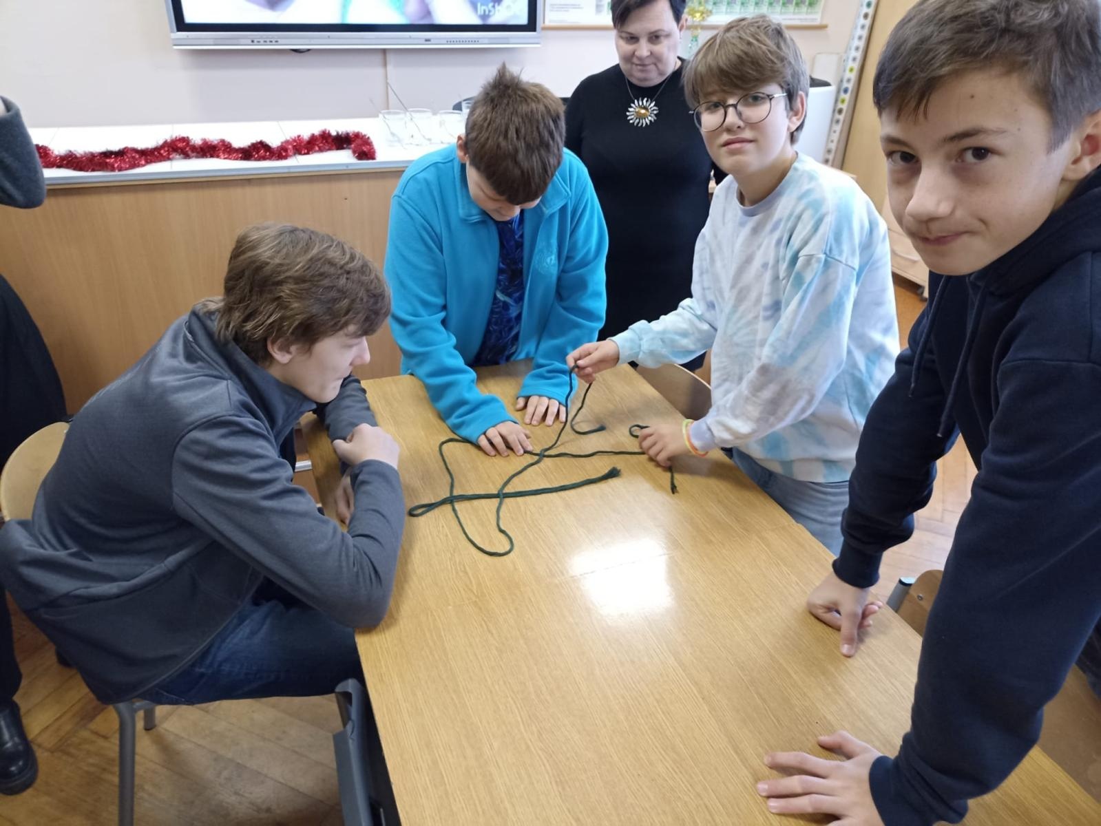 Zdjęcie w galerii na portalu naszwodzislaw.com: Goście z Krasnego Pola w zawadzkiej szkole wiadomości z regionu