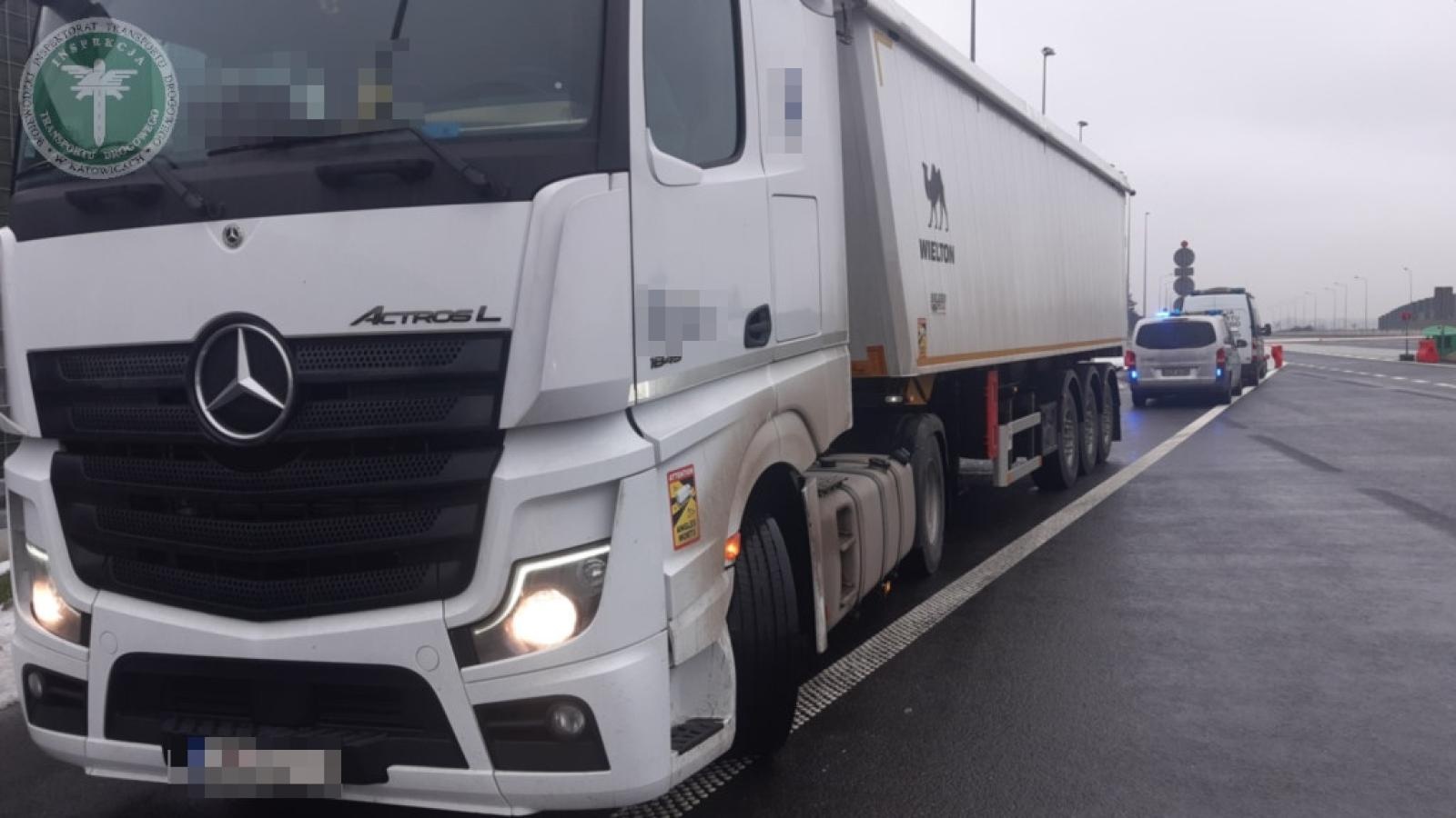 Zdjęcie w galerii na portalu naszwodzislaw.com: Zmanipulowany tachograf na pilota wykryty na A1 w Godowie wiadomości z regionu