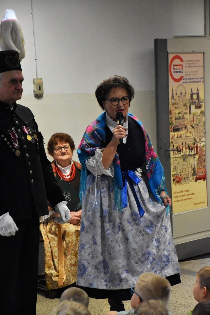 Zdjęcie w galerii na portalu naszwodzislaw.com: Wyjątkowi goście i lekcja regionalizmu w ZSP7 [FOTO] wiadomości z regionu