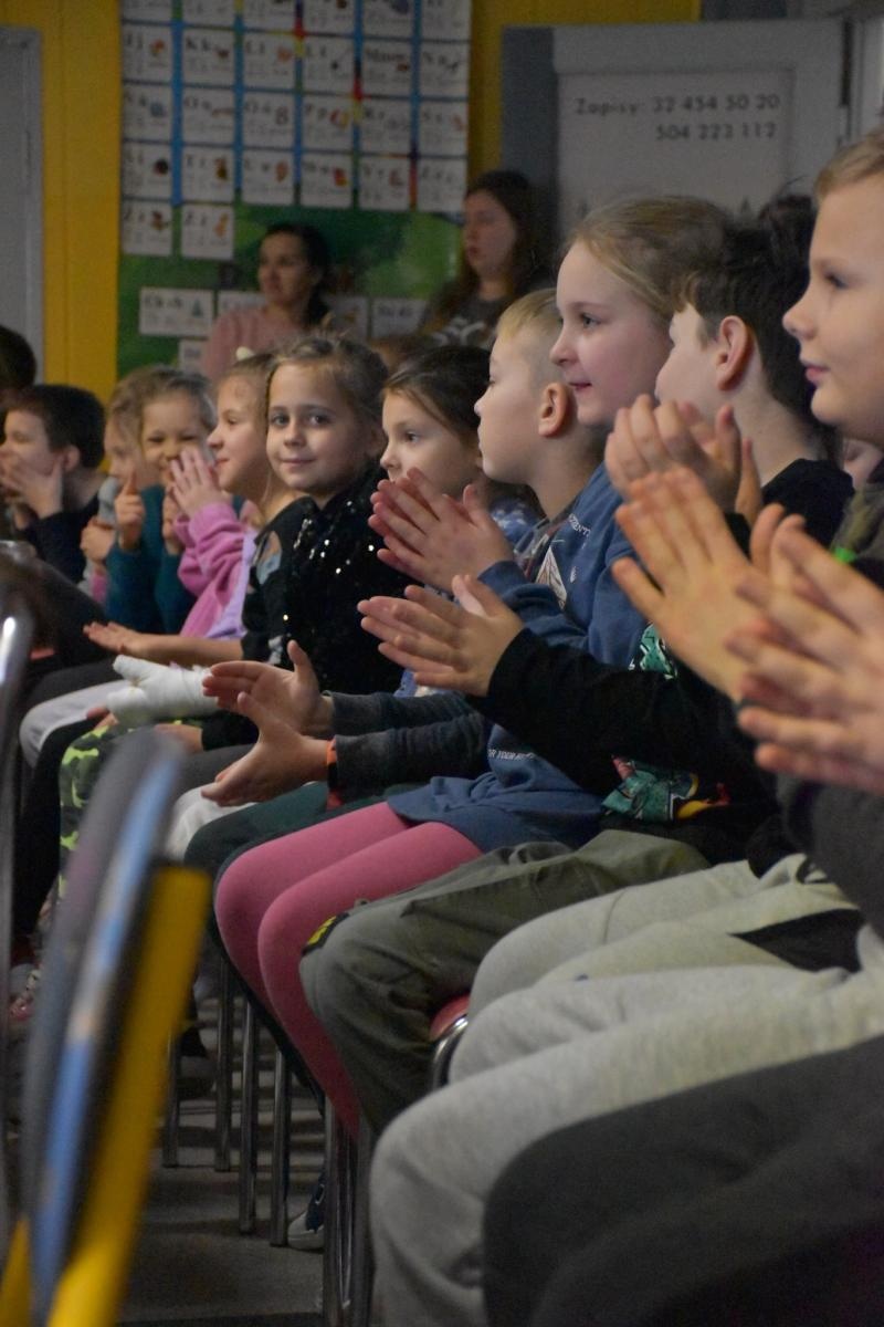Zdjęcie w galerii na portalu naszwodzislaw.com: Wyjątkowi goście i lekcja regionalizmu w ZSP7 [FOTO] wiadomości z regionu