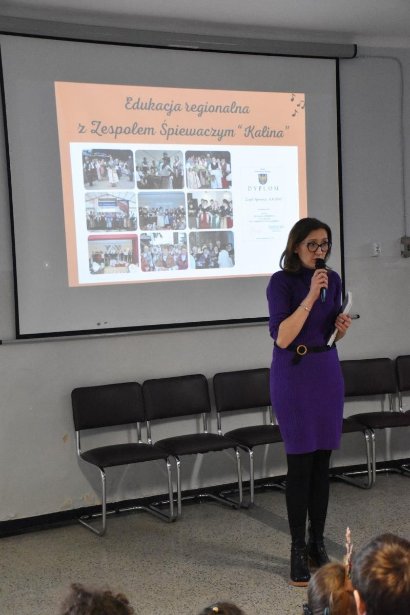 Zdjęcie w galerii na portalu naszwodzislaw.com: Wyjątkowi goście i lekcja regionalizmu w ZSP7 [FOTO] wiadomości z regionu