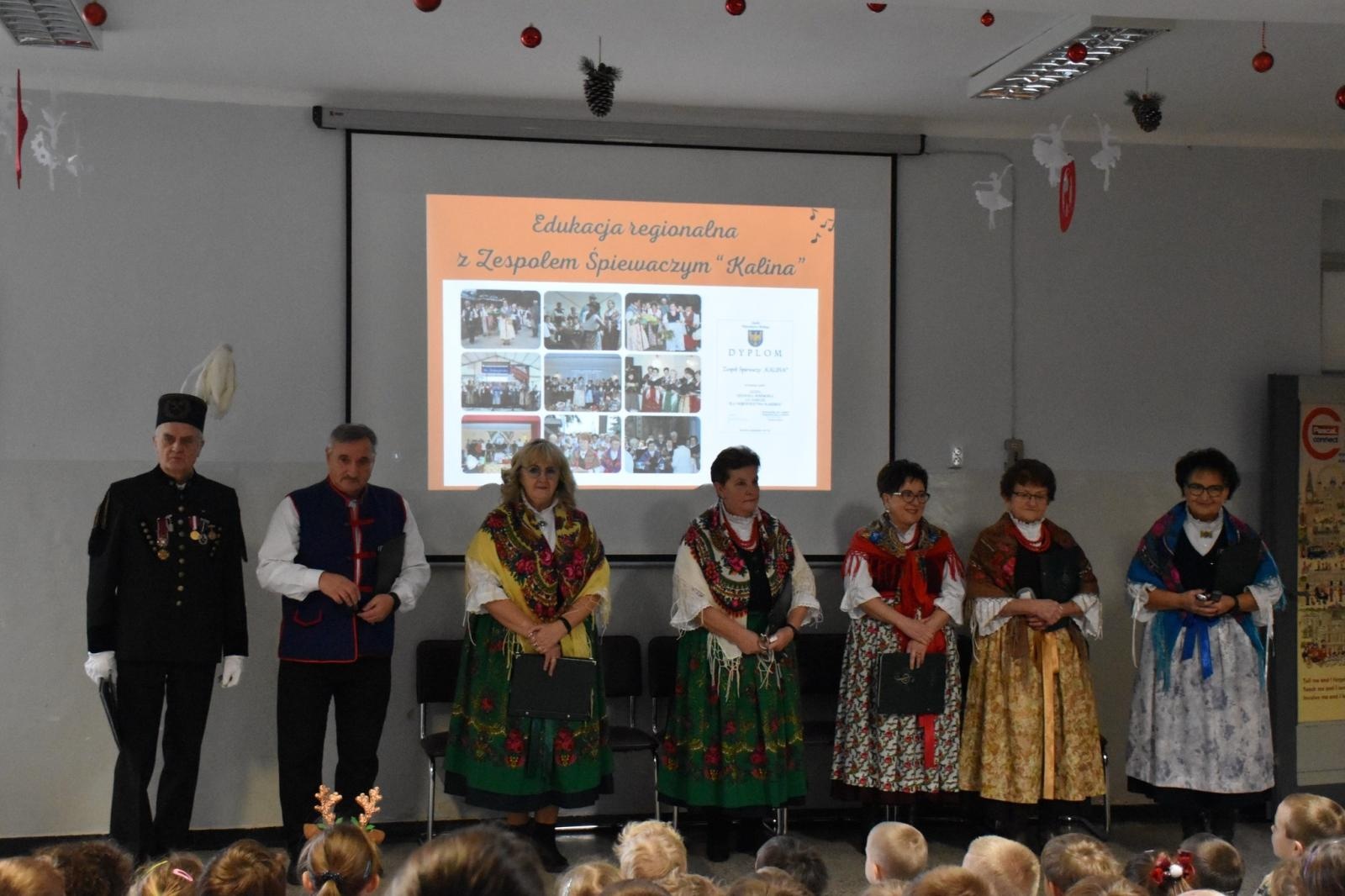 Zdjęcie w galerii na portalu naszwodzislaw.com: Wyjątkowi goście i lekcja regionalizmu w ZSP7 [FOTO] wiadomości z regionu