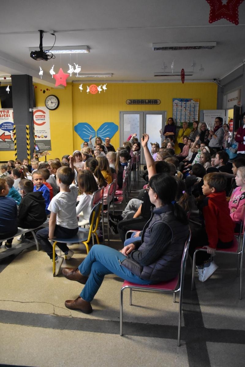 Zdjęcie w galerii na portalu naszwodzislaw.com: Wyjątkowi goście i lekcja regionalizmu w ZSP7 [FOTO] wiadomości z regionu