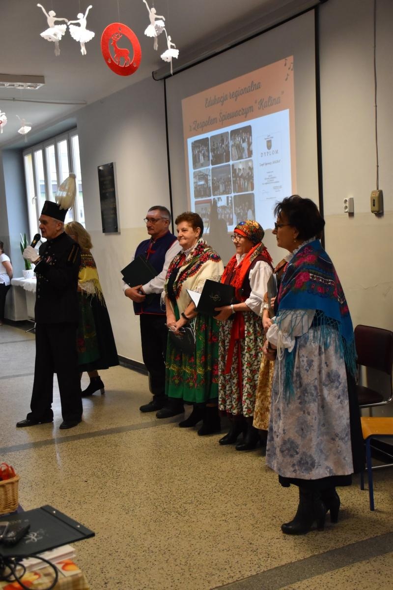 Zdjęcie w galerii na portalu naszwodzislaw.com: Wyjątkowi goście i lekcja regionalizmu w ZSP7 [FOTO] wiadomości z regionu