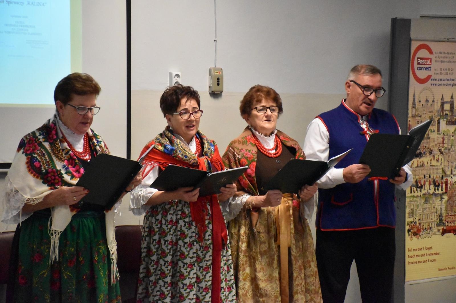 Zdjęcie w galerii na portalu naszwodzislaw.com: Wyjątkowi goście i lekcja regionalizmu w ZSP7 [FOTO] wiadomości z regionu