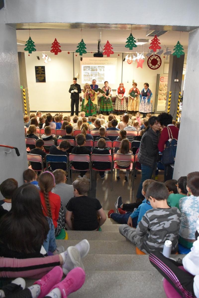 Zdjęcie w galerii na portalu naszwodzislaw.com: Wyjątkowi goście i lekcja regionalizmu w ZSP7 [FOTO] wiadomości z regionu