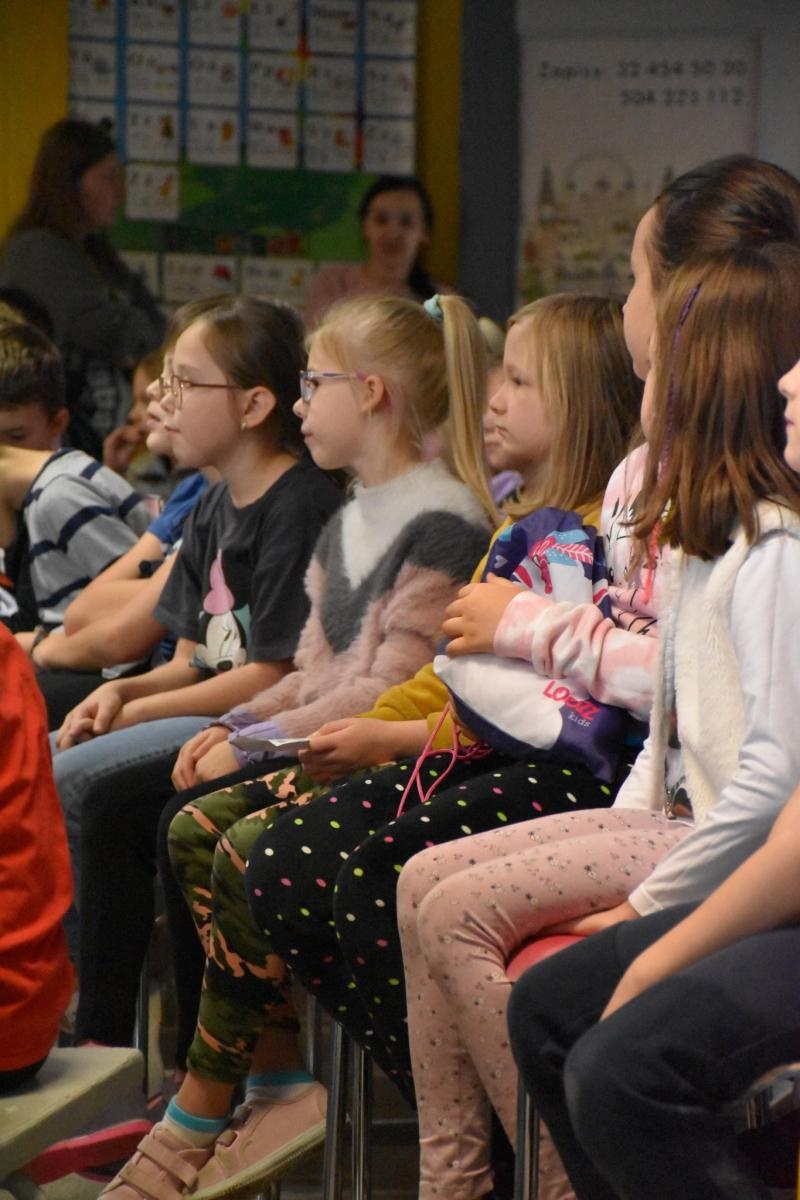 Zdjęcie w galerii na portalu naszwodzislaw.com: Wyjątkowi goście i lekcja regionalizmu w ZSP7 [FOTO] wiadomości z regionu
