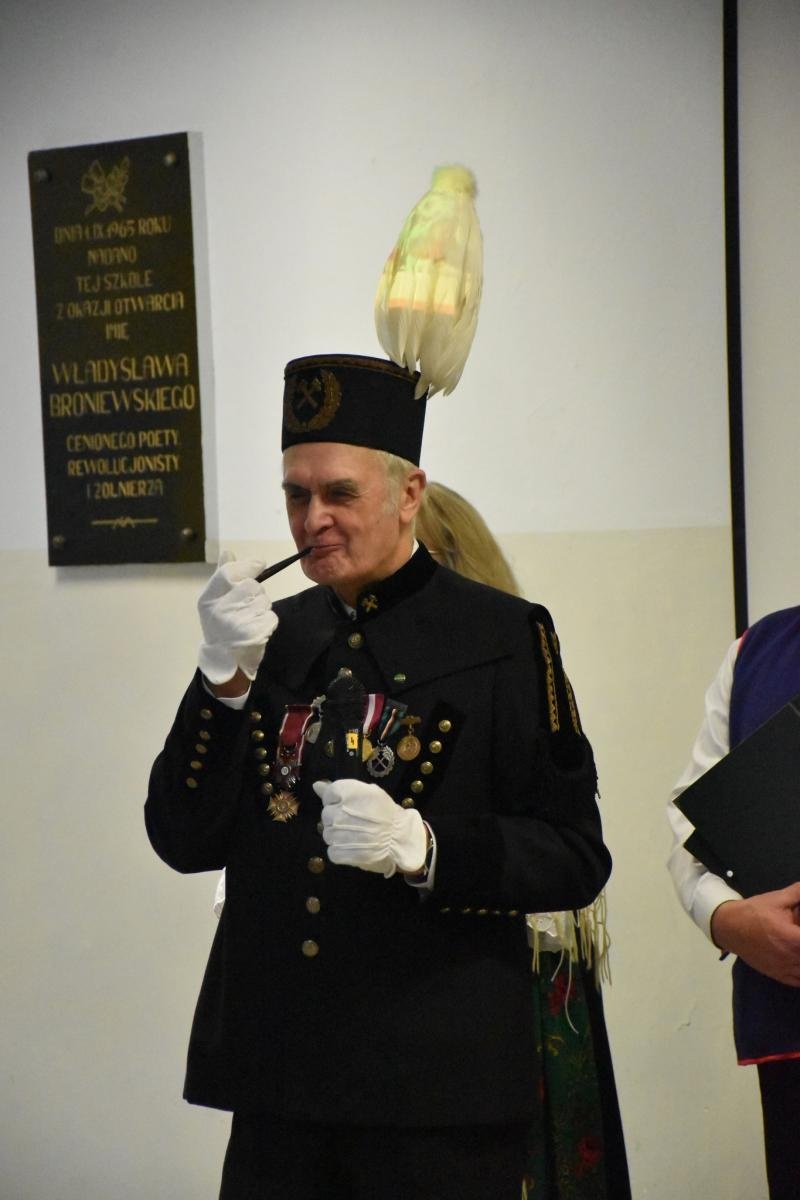 Zdjęcie w galerii na portalu naszwodzislaw.com: Wyjątkowi goście i lekcja regionalizmu w ZSP7 [FOTO] wiadomości z regionu