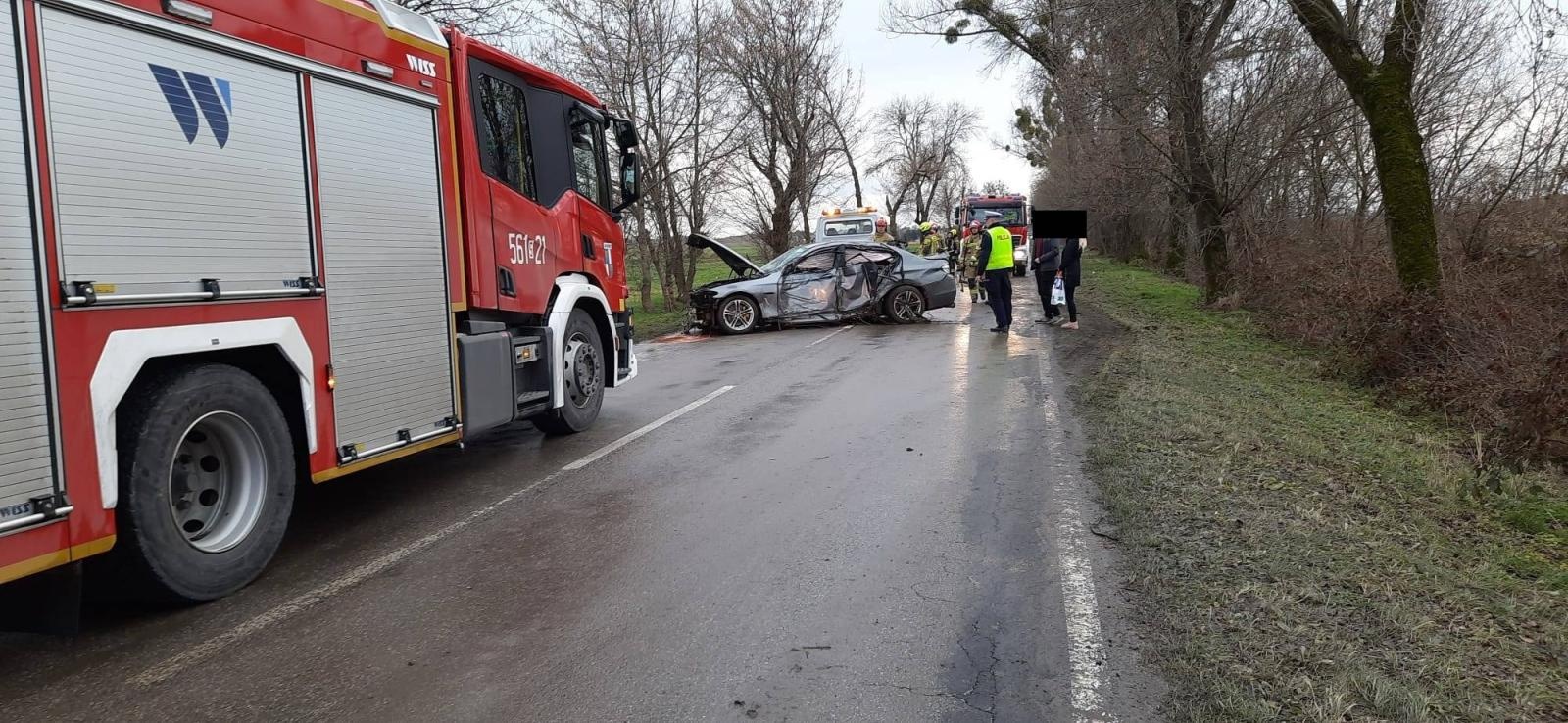 Zdjęcie w galerii na portalu naszwodzislaw.com: Kierowca BMW wypadł z jezdni na trasie Racibórz-Lubomia [FOTO] wiadomości z regionu