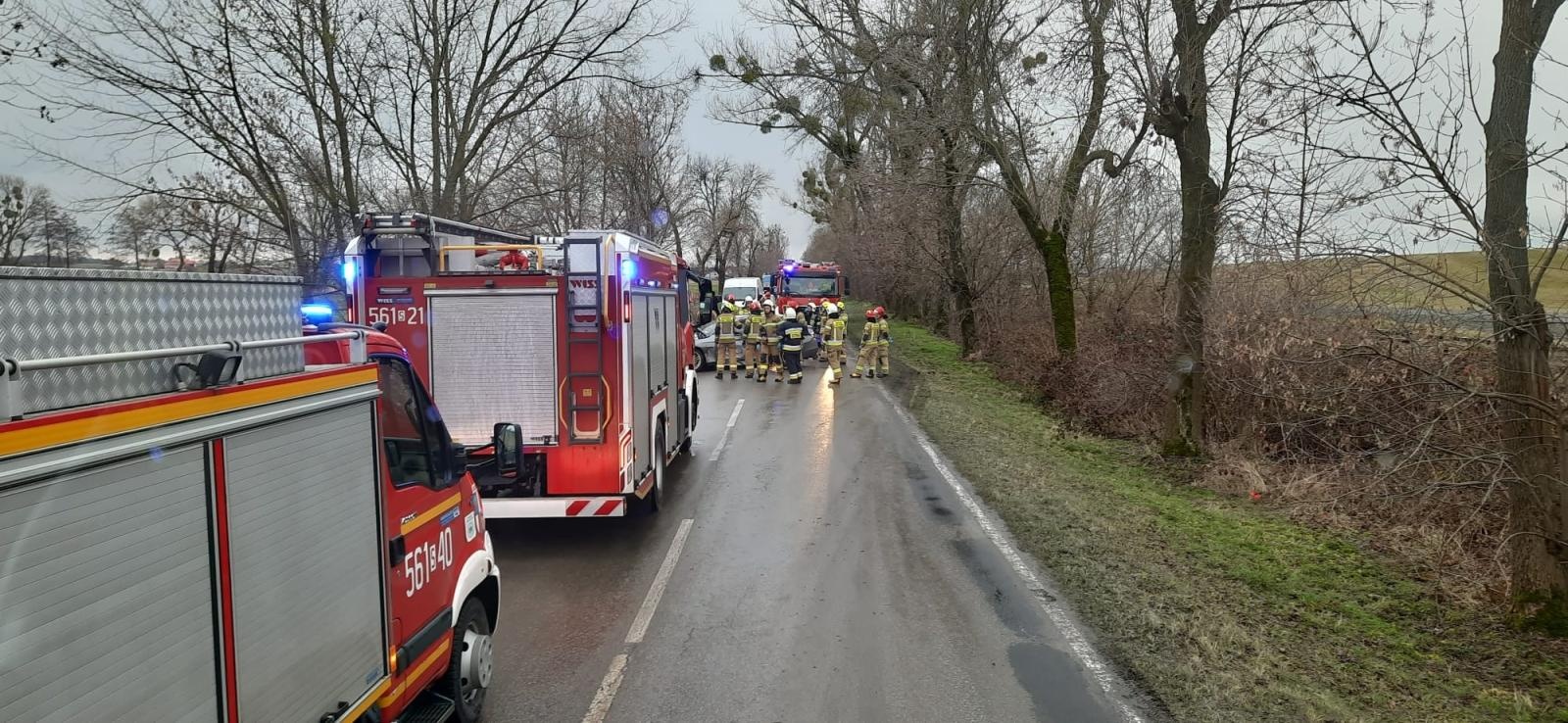 Zdjęcie w galerii na portalu naszwodzislaw.com: Kierowca BMW wypadł z jezdni na trasie Racibórz-Lubomia [FOTO] wiadomości z regionu