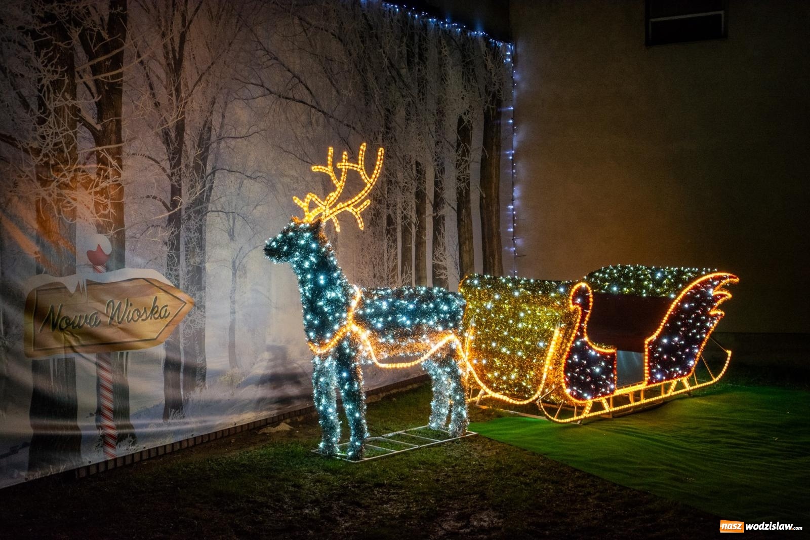 Zdjęcie w galerii na portalu naszwodzislaw.com: Świetlne sanie i laserowe show. Bajkowa Nowa Wioska zaprasza [FOTO i WIDEO] wiadomości z regionu