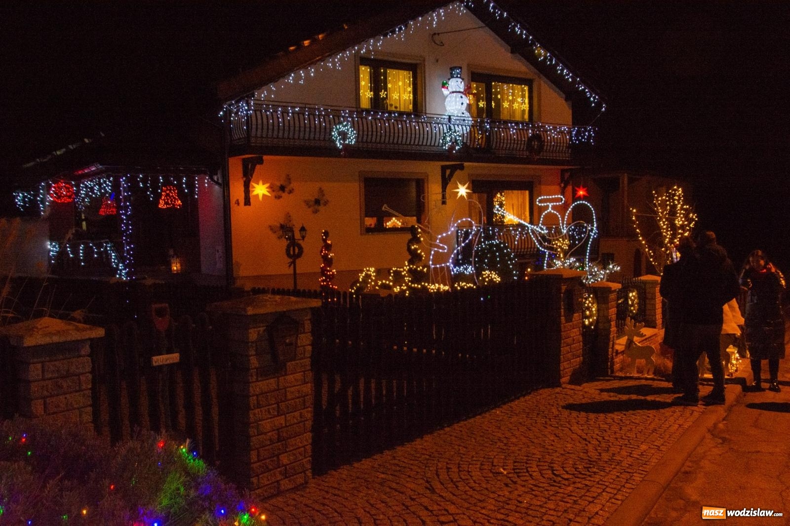 Zdjęcie w galerii na portalu naszwodzislaw.com: Świetlne sanie i laserowe show. Bajkowa Nowa Wioska zaprasza [FOTO i WIDEO] wiadomości z regionu