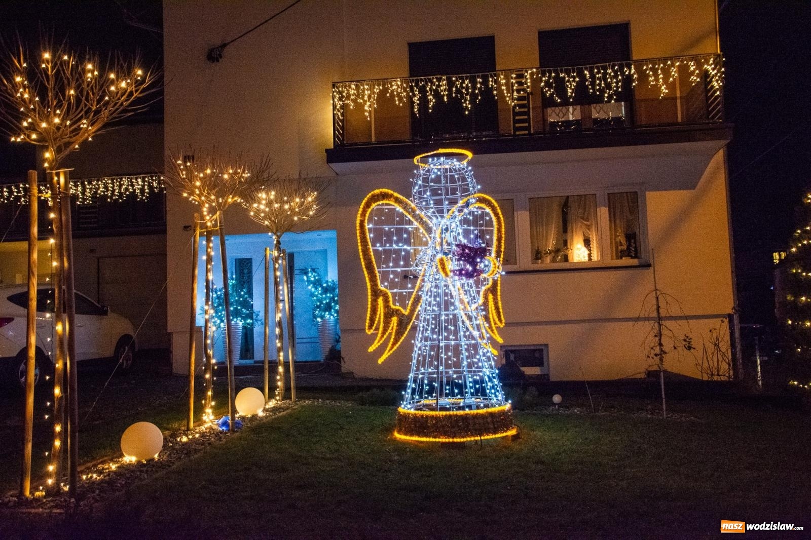 Zdjęcie w galerii na portalu naszwodzislaw.com: Świetlne sanie i laserowe show. Bajkowa Nowa Wioska zaprasza [FOTO i WIDEO] wiadomości z regionu