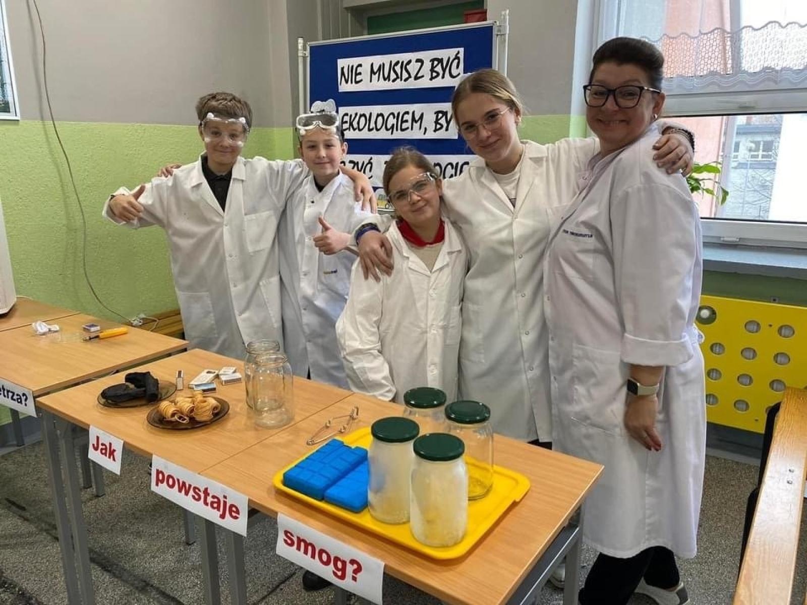 Zdjęcie w galerii na portalu naszwodzislaw.com: Nie musisz być ekologiem, by walczyć ze smogiem. Szkolne zespoły antysmogowe w dwóch rydułtowskich szkołach wiadomości z regionu