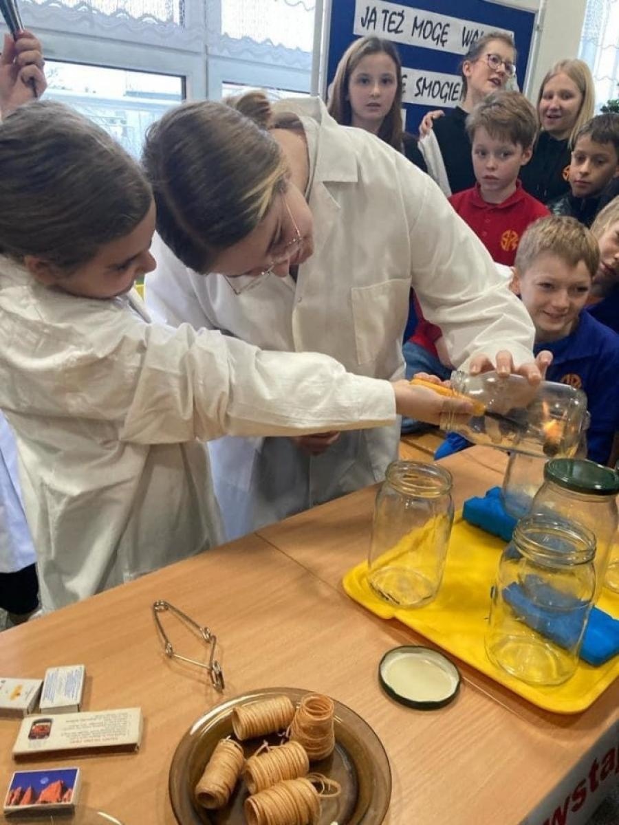 Zdjęcie w galerii na portalu naszwodzislaw.com: Nie musisz być ekologiem, by walczyć ze smogiem. Szkolne zespoły antysmogowe w dwóch rydułtowskich szkołach wiadomości z regionu