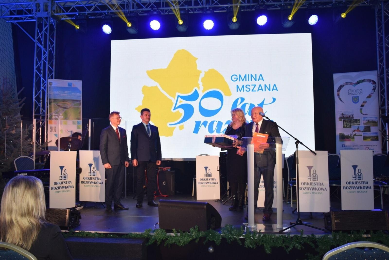 Zdjęcie w galerii na portalu naszwodzislaw.com: Wspaniała uroczystość na jubileusz 50-lecia Gminy Mszana [FOTO] wiadomości z regionu