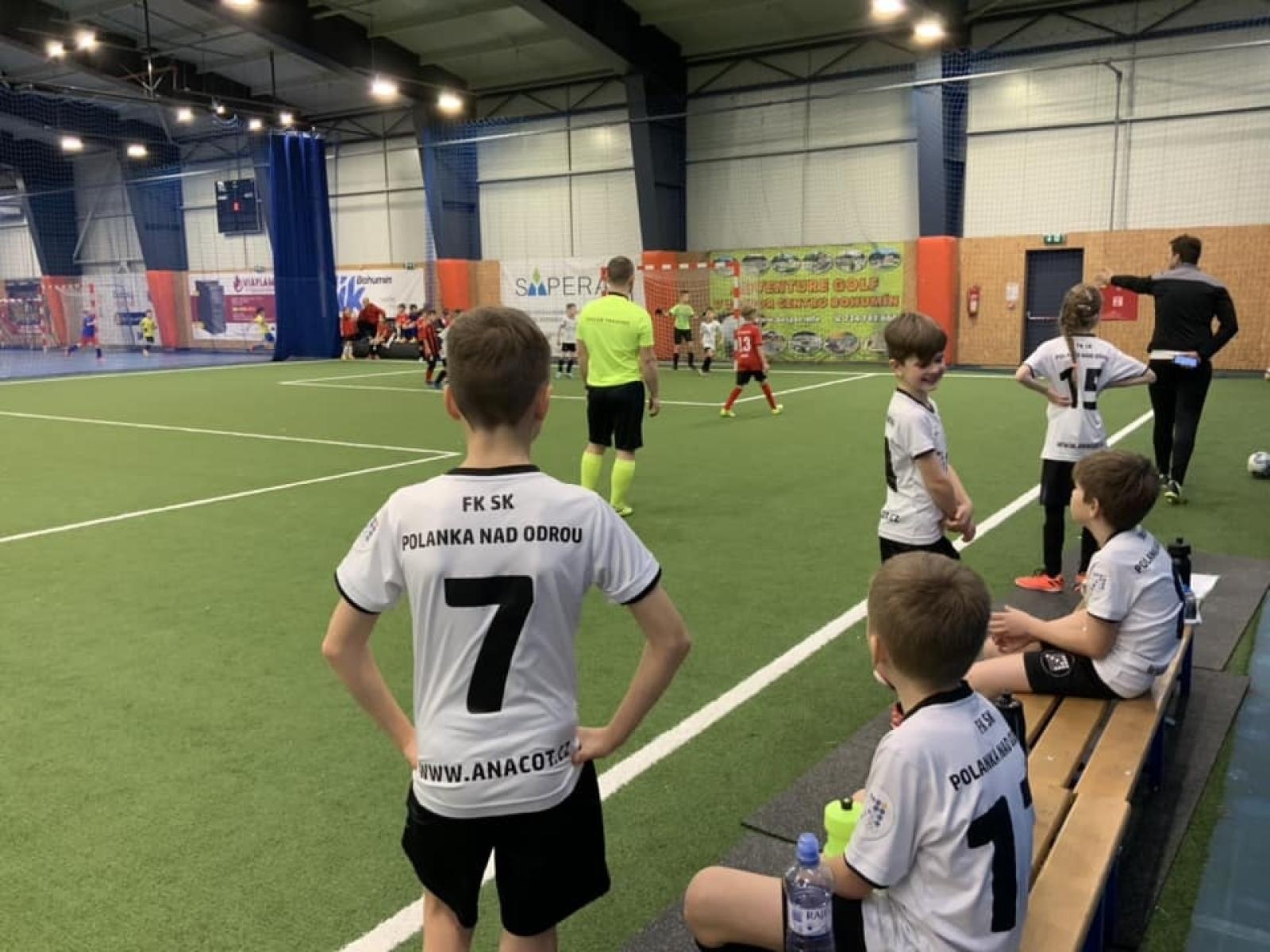 Zdjęcie w galerii na portalu naszwodzislaw.com: Piłkarze rocznika 2015 rywalizowali w Bohuminie [FOTO] wiadomości z regionu