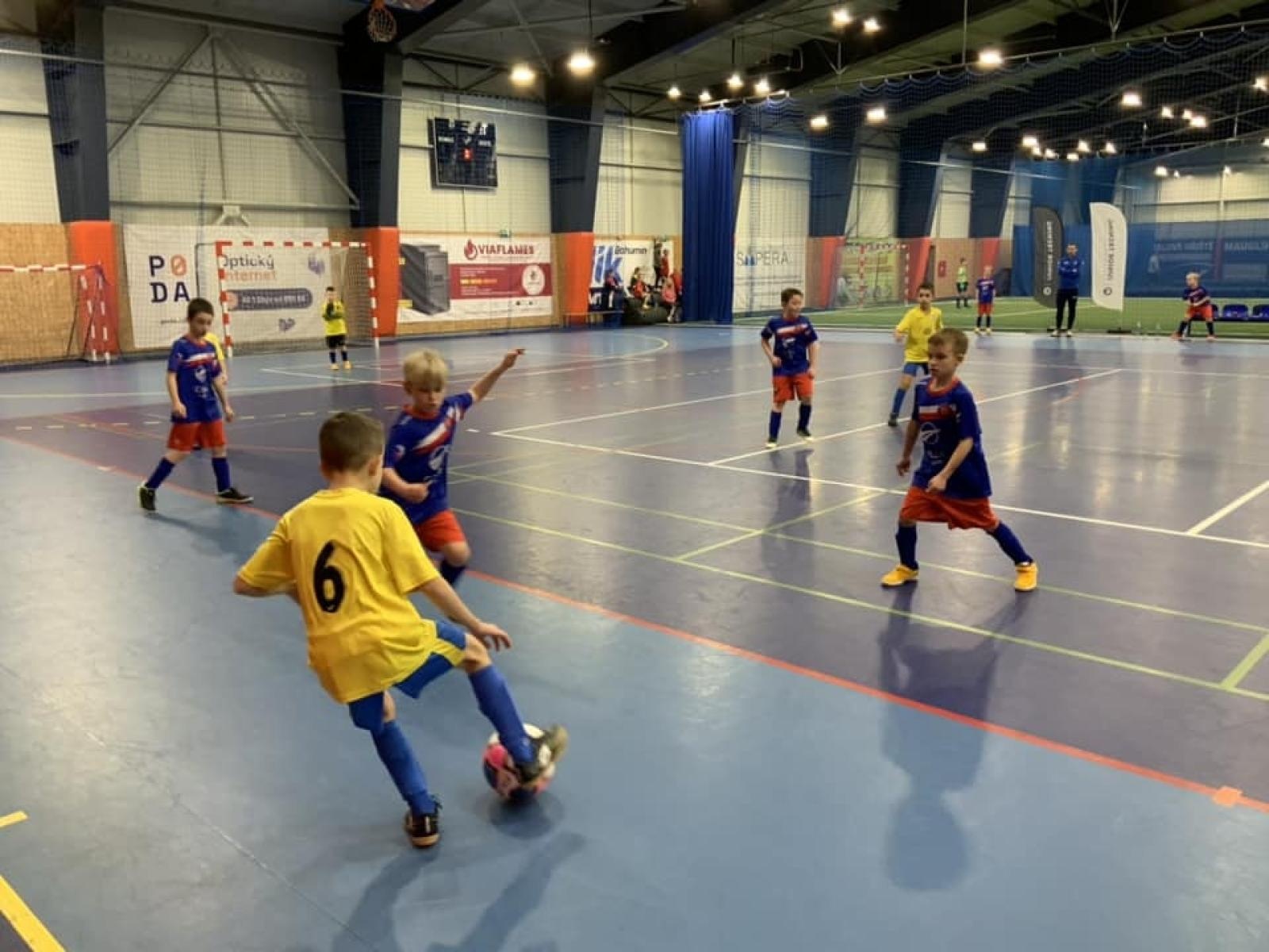 Zdjęcie w galerii na portalu naszwodzislaw.com: Piłkarze rocznika 2015 rywalizowali w Bohuminie [FOTO] wiadomości z regionu