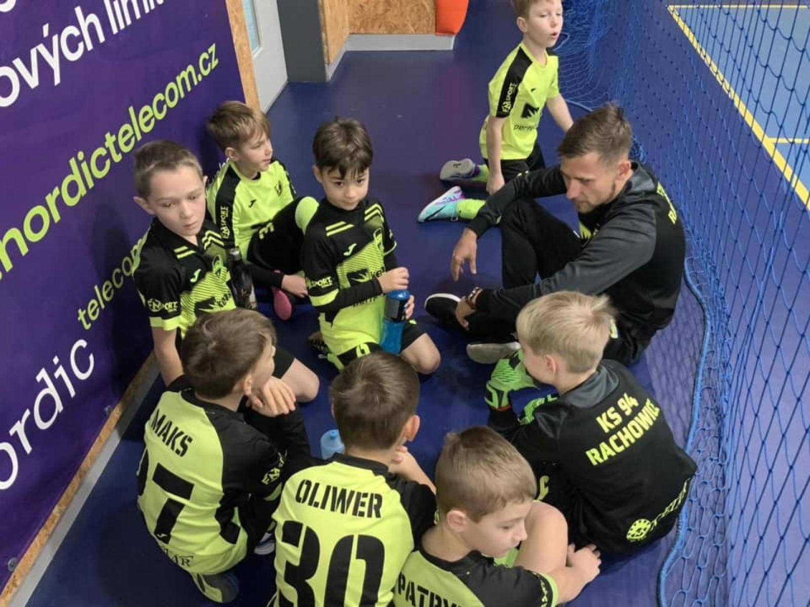 Zdjęcie w galerii na portalu naszwodzislaw.com: Piłkarze rocznika 2015 rywalizowali w Bohuminie [FOTO] wiadomości z regionu