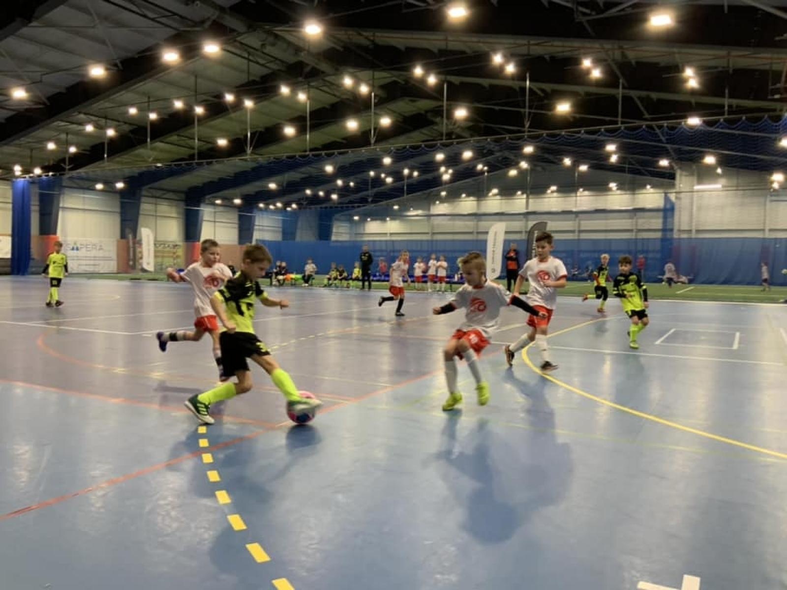 Zdjęcie w galerii na portalu naszwodzislaw.com: Piłkarze rocznika 2015 rywalizowali w Bohuminie [FOTO] wiadomości z regionu