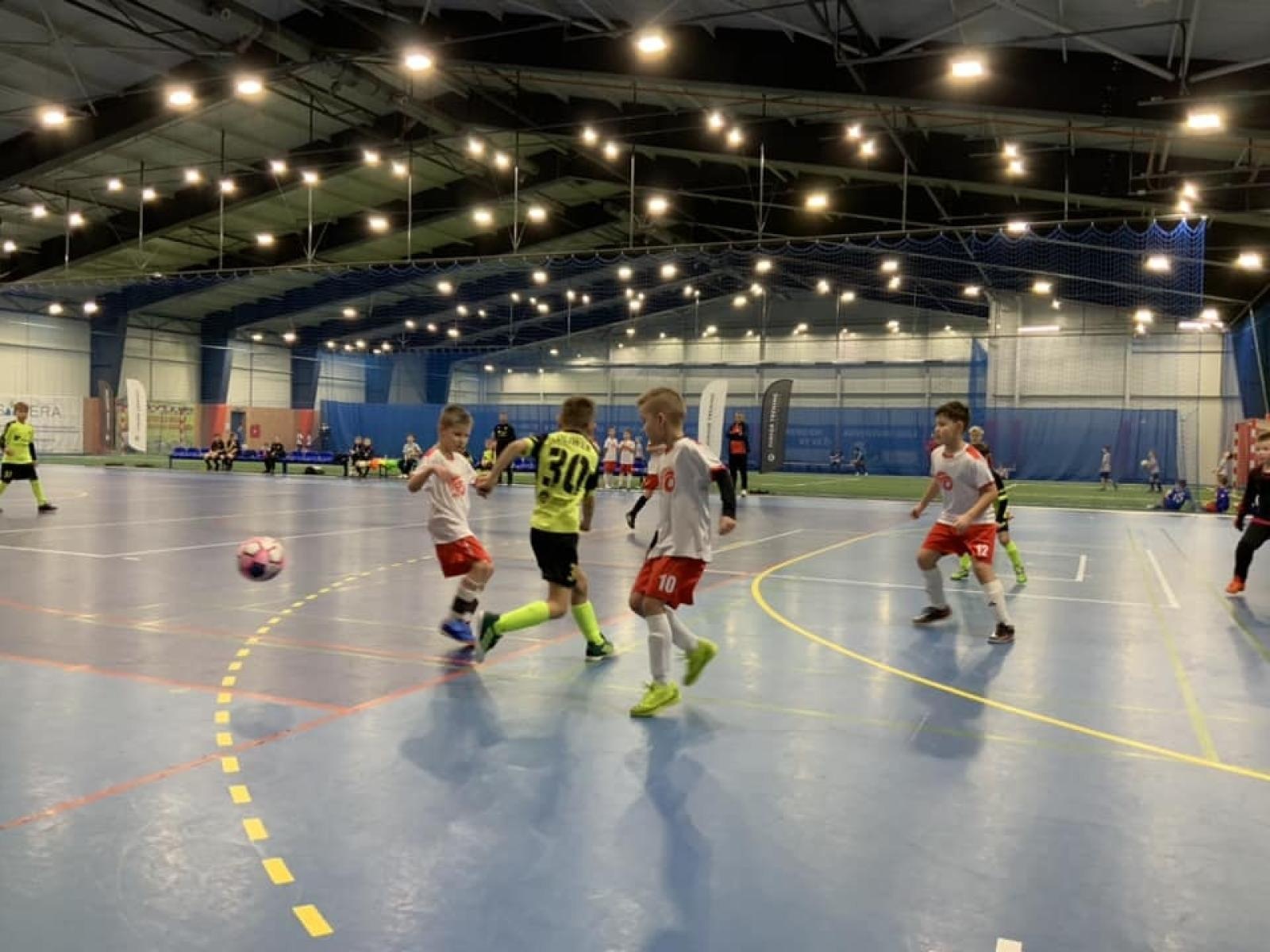 Zdjęcie w galerii na portalu naszwodzislaw.com: Piłkarze rocznika 2015 rywalizowali w Bohuminie [FOTO] wiadomości z regionu