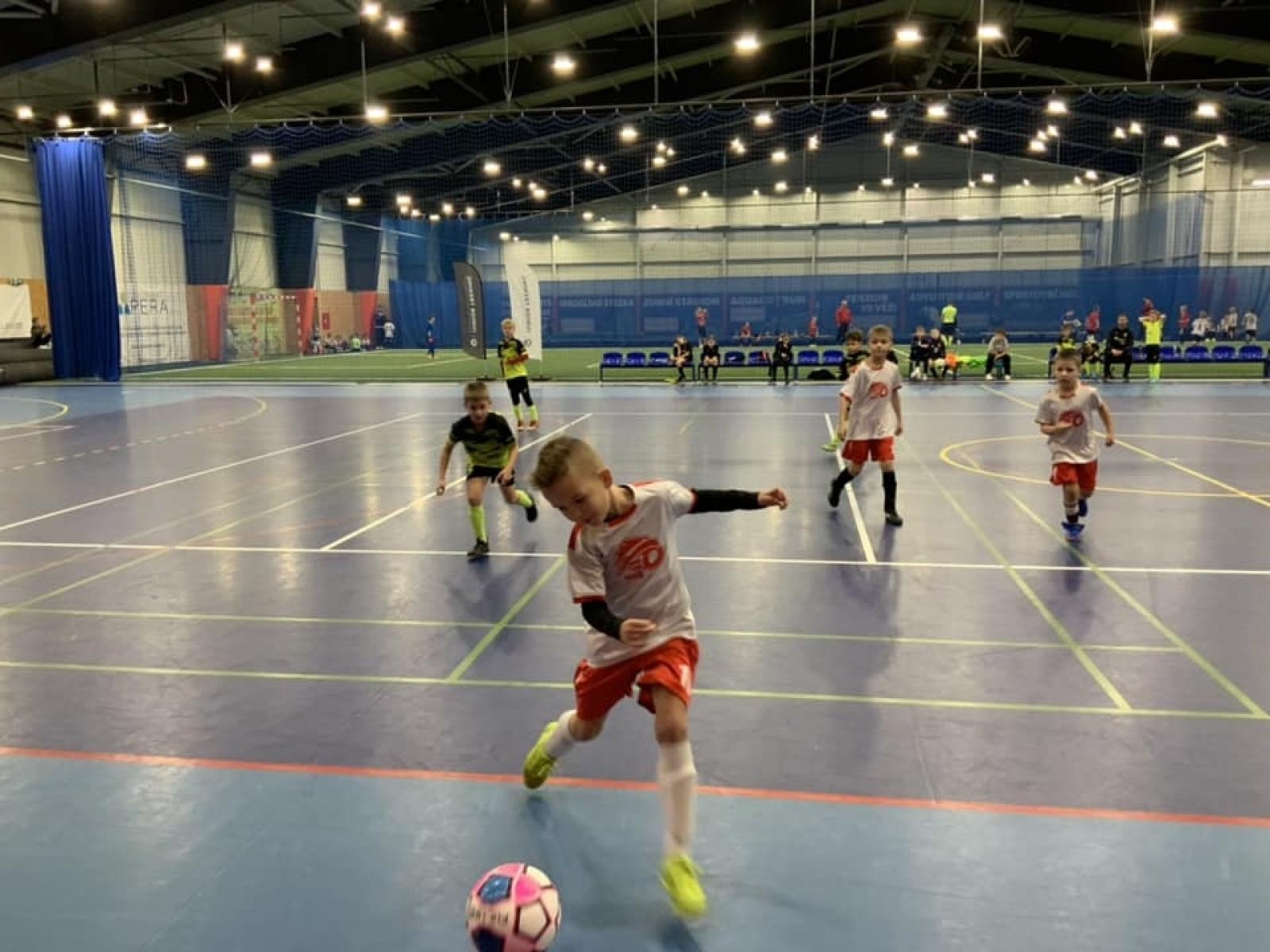 Zdjęcie w galerii na portalu naszwodzislaw.com: Piłkarze rocznika 2015 rywalizowali w Bohuminie [FOTO] wiadomości z regionu