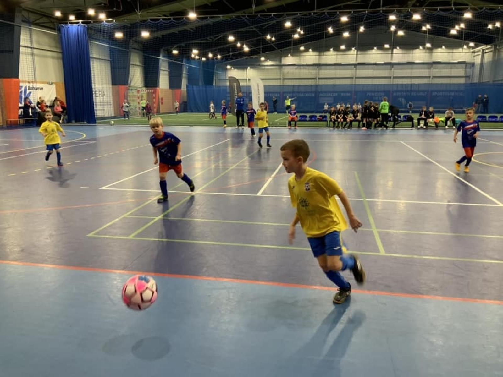 Zdjęcie w galerii na portalu naszwodzislaw.com: Piłkarze rocznika 2015 rywalizowali w Bohuminie [FOTO] wiadomości z regionu