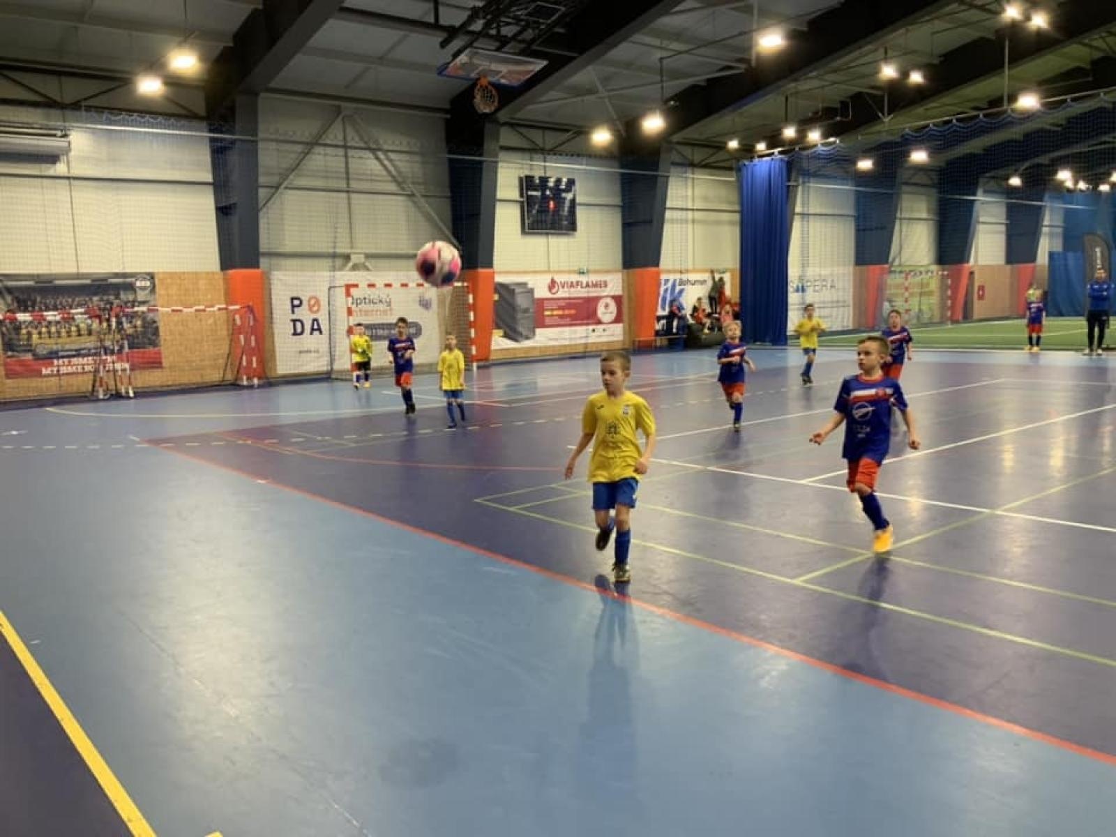 Zdjęcie w galerii na portalu naszwodzislaw.com: Piłkarze rocznika 2015 rywalizowali w Bohuminie [FOTO] wiadomości z regionu