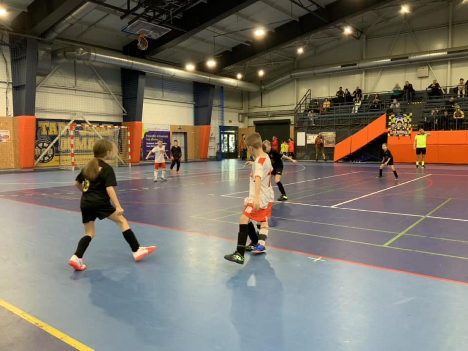 Zdjęcie w galerii na portalu naszwodzislaw.com: Piłkarze rocznika 2015 rywalizowali w Bohuminie [FOTO] wiadomości z regionu