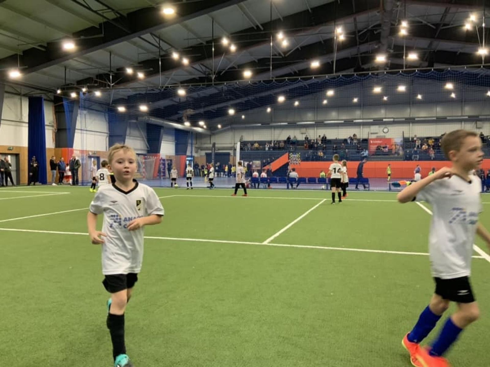 Zdjęcie w galerii na portalu naszwodzislaw.com: Piłkarze rocznika 2015 rywalizowali w Bohuminie [FOTO] wiadomości z regionu