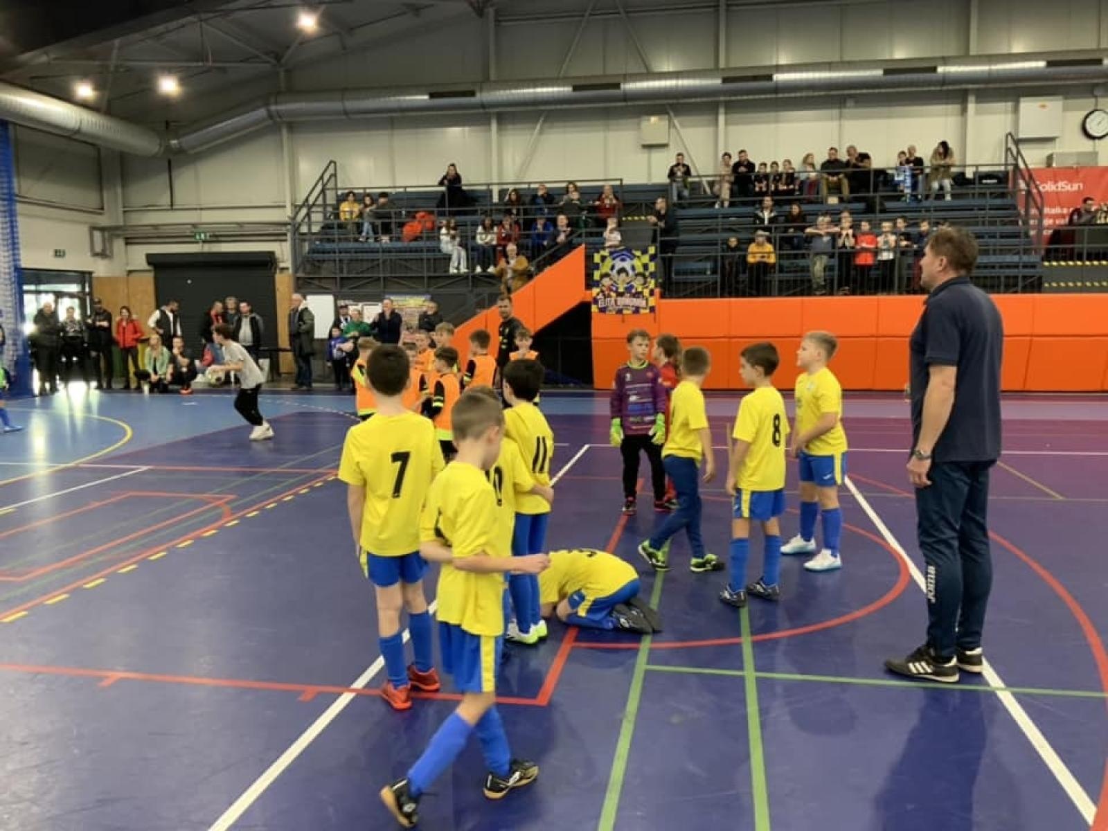 Zdjęcie w galerii na portalu naszwodzislaw.com: Piłkarze rocznika 2015 rywalizowali w Bohuminie [FOTO] wiadomości z regionu