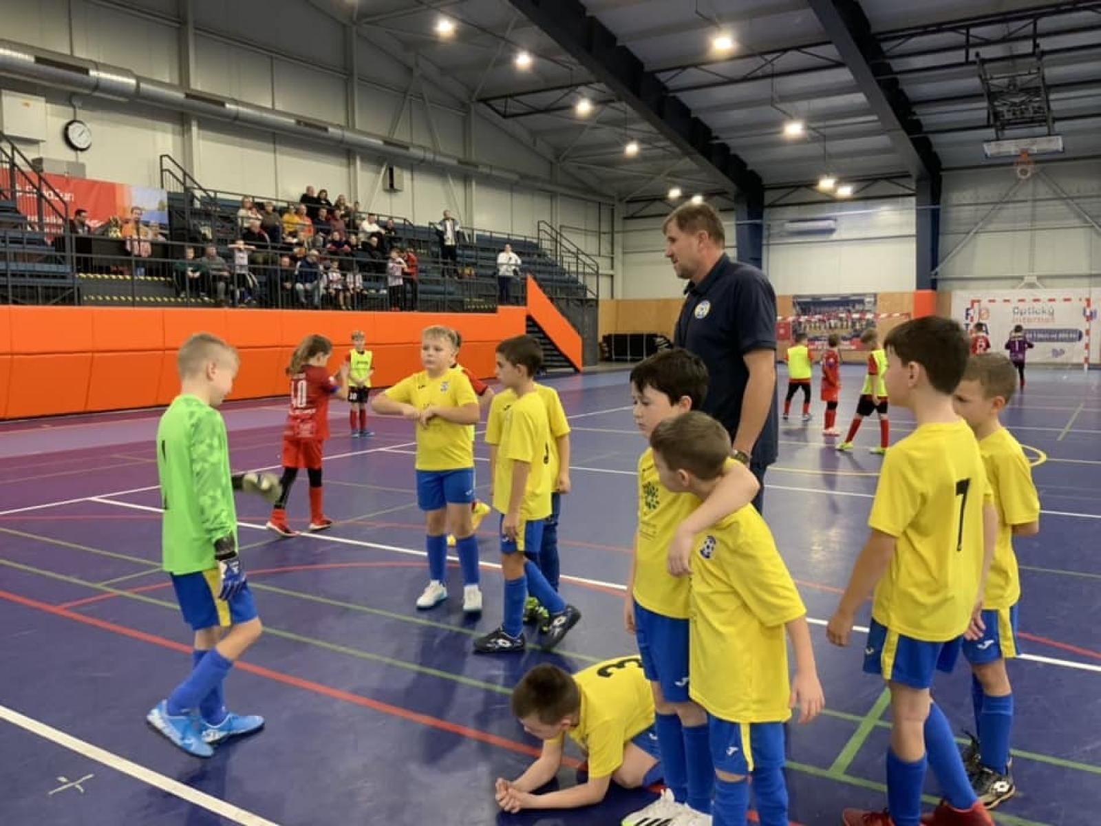 Zdjęcie w galerii na portalu naszwodzislaw.com: Piłkarze rocznika 2015 rywalizowali w Bohuminie [FOTO] wiadomości z regionu