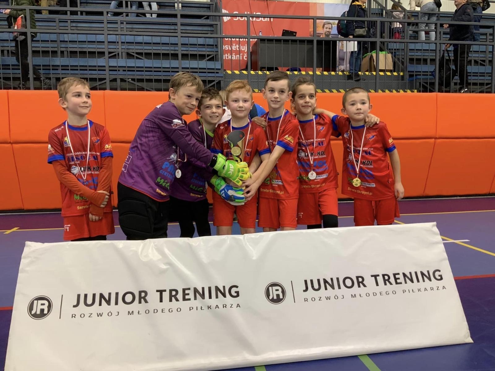 Zdjęcie w galerii na portalu naszwodzislaw.com: Piłkarze rocznika 2015 rywalizowali w Bohuminie [FOTO] wiadomości z regionu