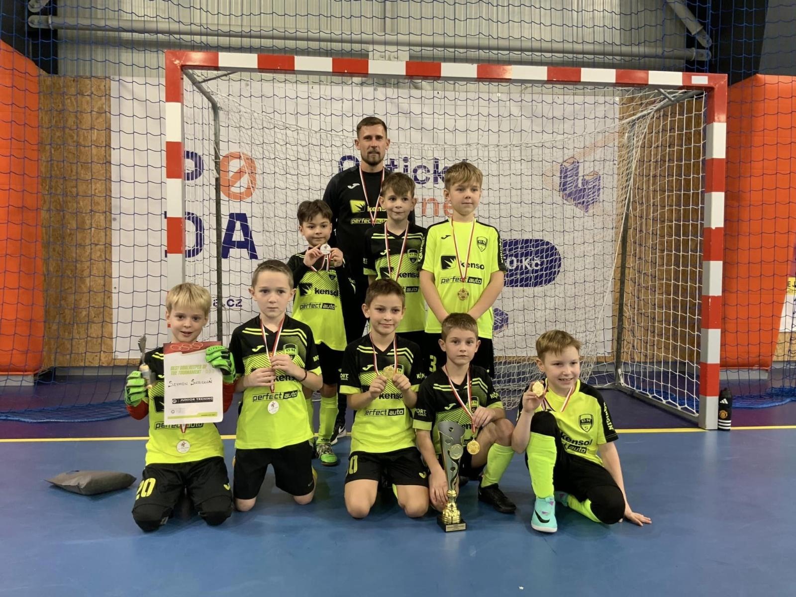 Zdjęcie w galerii na portalu naszwodzislaw.com: Piłkarze rocznika 2015 rywalizowali w Bohuminie [FOTO] wiadomości z regionu