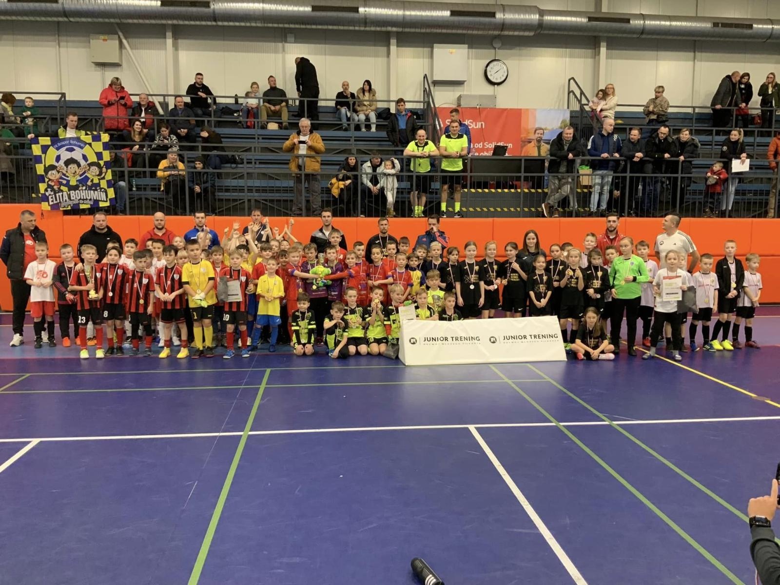 Zdjęcie w galerii na portalu naszwodzislaw.com: Piłkarze rocznika 2015 rywalizowali w Bohuminie [FOTO] wiadomości z regionu