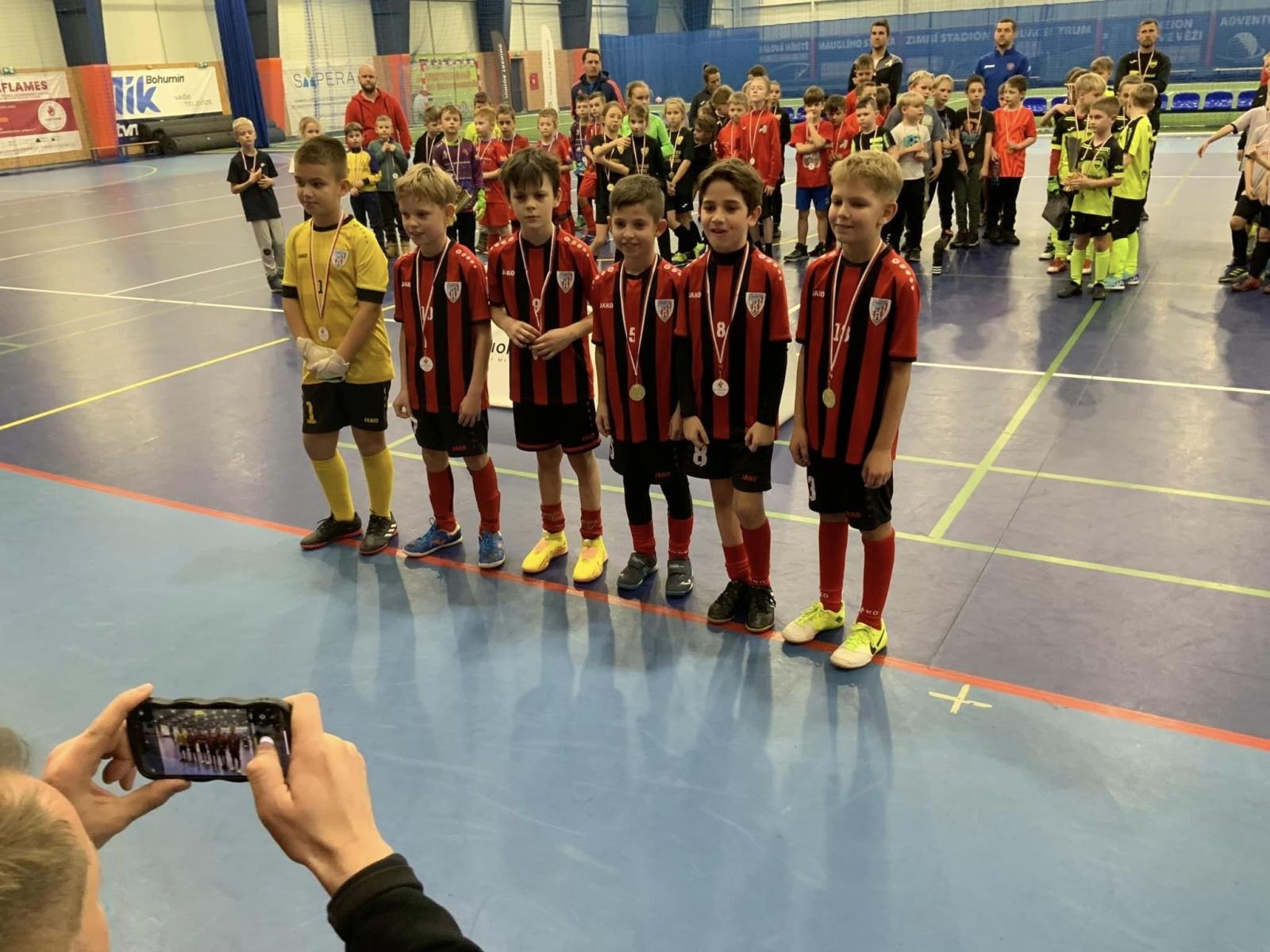 Zdjęcie w galerii na portalu naszwodzislaw.com: Piłkarze rocznika 2015 rywalizowali w Bohuminie [FOTO] wiadomości z regionu