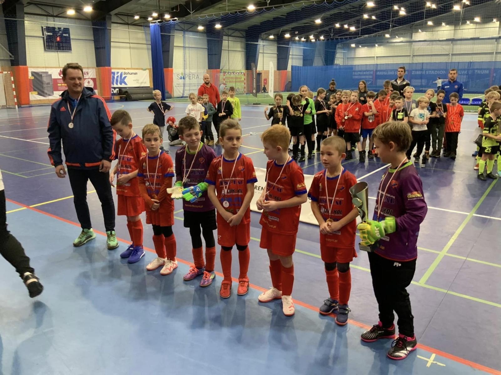 Zdjęcie w galerii na portalu naszwodzislaw.com: Piłkarze rocznika 2015 rywalizowali w Bohuminie [FOTO] wiadomości z regionu