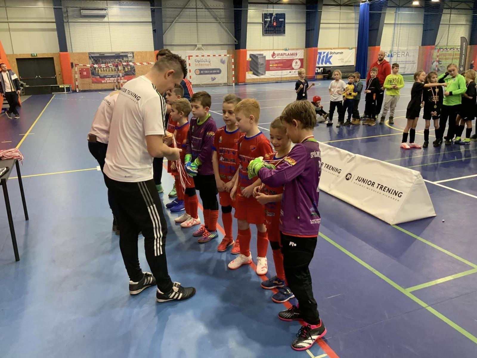 Zdjęcie w galerii na portalu naszwodzislaw.com: Piłkarze rocznika 2015 rywalizowali w Bohuminie [FOTO] wiadomości z regionu