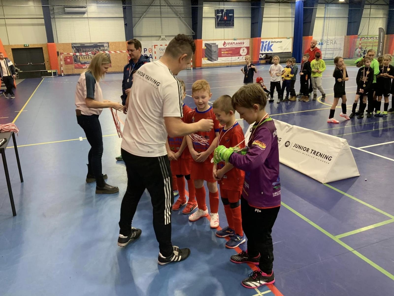 Zdjęcie w galerii na portalu naszwodzislaw.com: Piłkarze rocznika 2015 rywalizowali w Bohuminie [FOTO] wiadomości z regionu