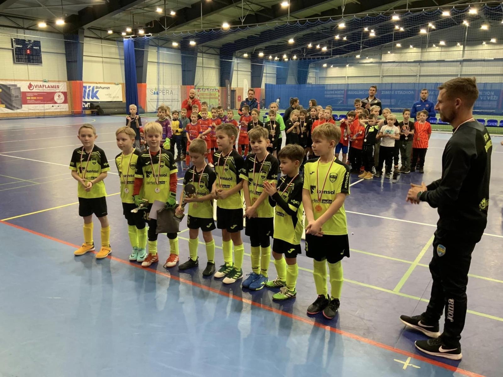 Zdjęcie w galerii na portalu naszwodzislaw.com: Piłkarze rocznika 2015 rywalizowali w Bohuminie [FOTO] wiadomości z regionu