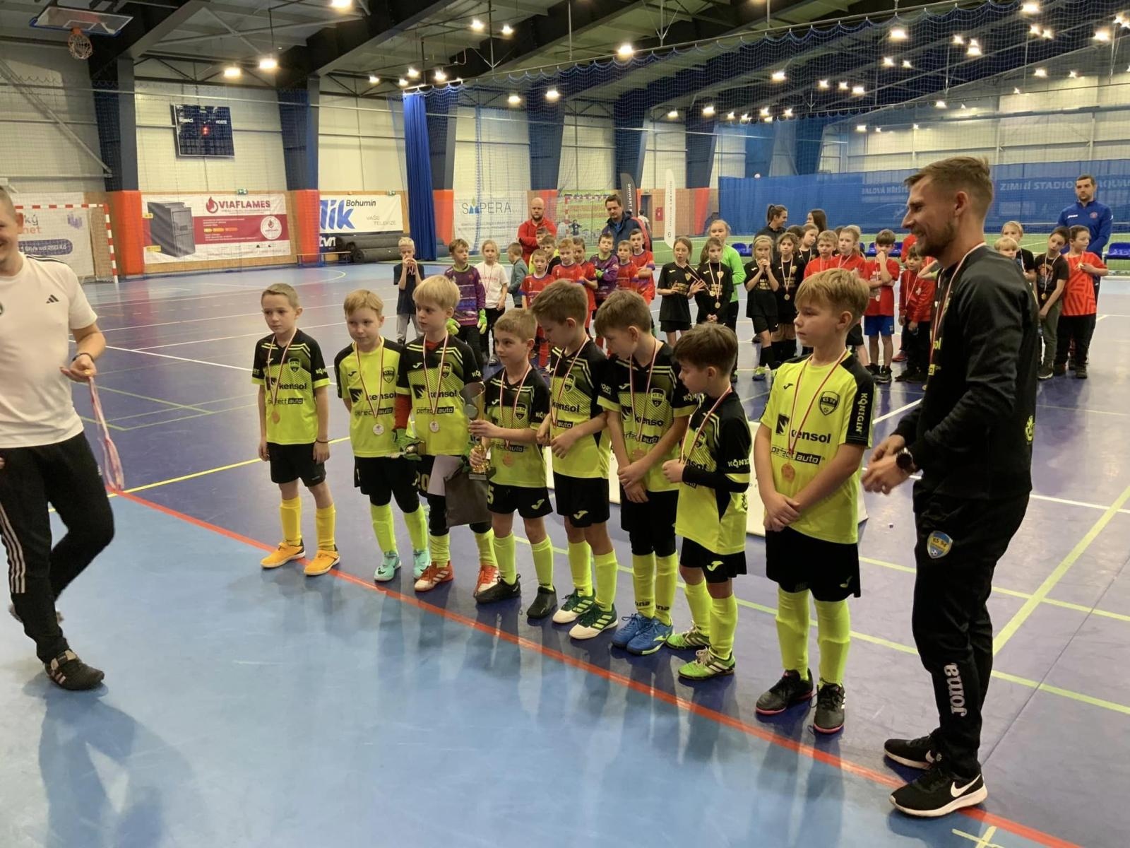 Zdjęcie w galerii na portalu naszwodzislaw.com: Piłkarze rocznika 2015 rywalizowali w Bohuminie [FOTO] wiadomości z regionu