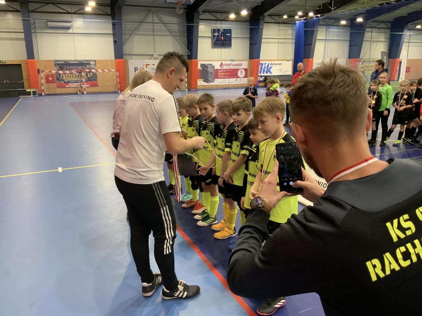 Zdjęcie w galerii na portalu naszwodzislaw.com: Piłkarze rocznika 2015 rywalizowali w Bohuminie [FOTO] wiadomości z regionu