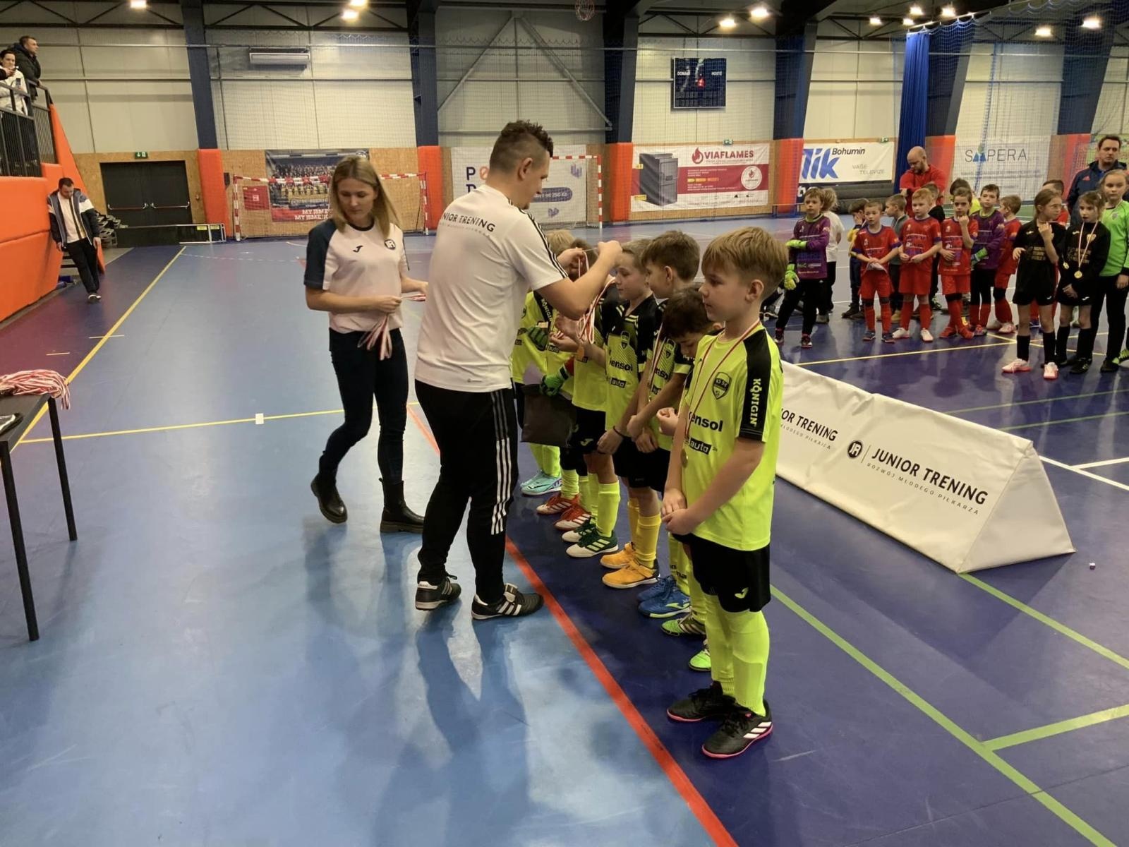 Zdjęcie w galerii na portalu naszwodzislaw.com: Piłkarze rocznika 2015 rywalizowali w Bohuminie [FOTO] wiadomości z regionu