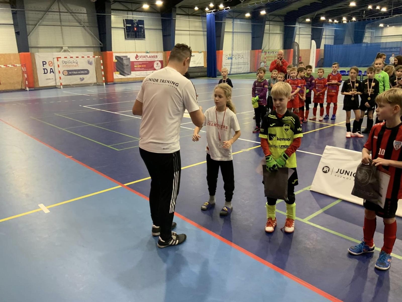 Zdjęcie w galerii na portalu naszwodzislaw.com: Piłkarze rocznika 2015 rywalizowali w Bohuminie [FOTO] wiadomości z regionu