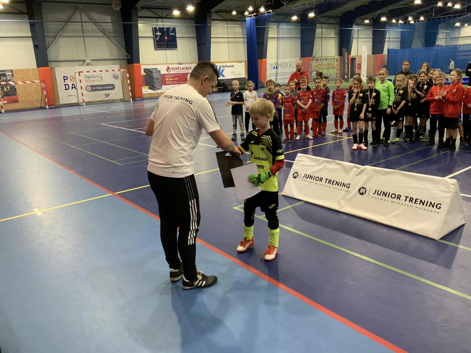 Zdjęcie w galerii na portalu naszwodzislaw.com: Piłkarze rocznika 2015 rywalizowali w Bohuminie [FOTO] wiadomości z regionu