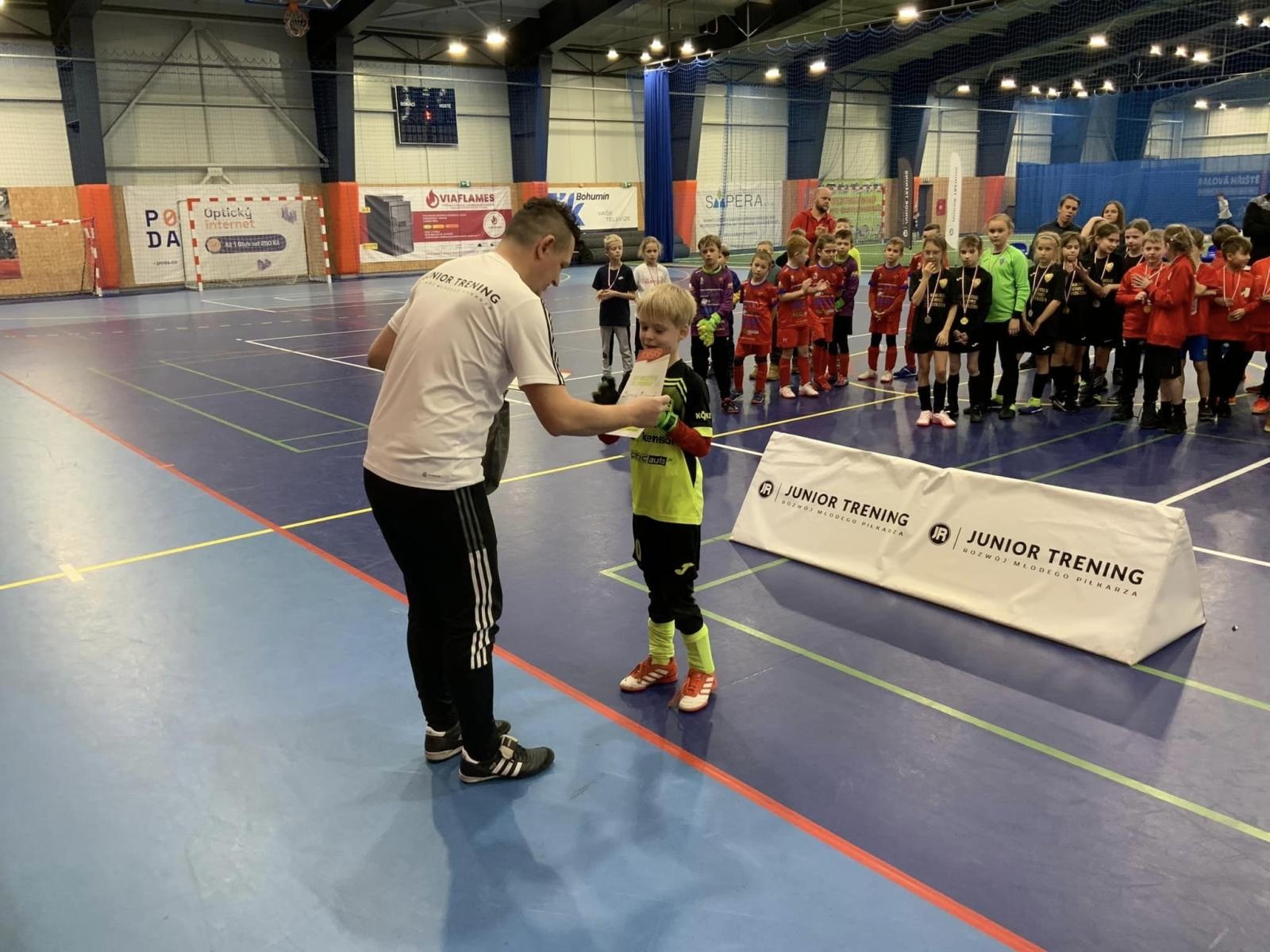 Zdjęcie w galerii na portalu naszwodzislaw.com: Piłkarze rocznika 2015 rywalizowali w Bohuminie [FOTO] wiadomości z regionu